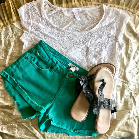 FOREVER 21 GREEN DISTRESSED SHORTS - Picture 10 of 14